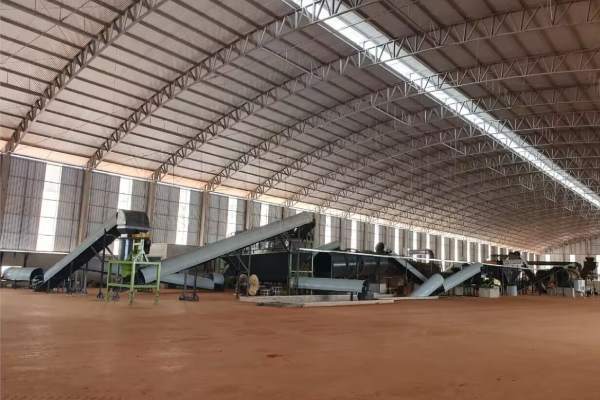 Линия-по-производству-органических-удобрений-из-куриного-помета-с-пылезащитным-кожухом Линия-по-производству-органических-удобрений-из-куриного-помета-с-пылезащитным-кожухом